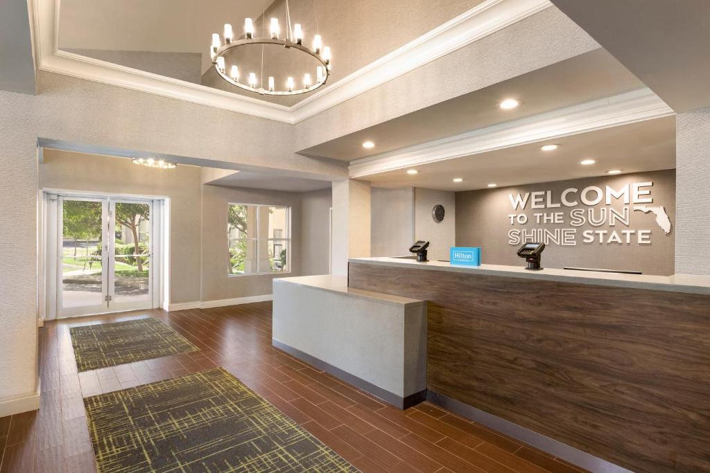 Hampton Inn & Suites Fort Lauderdale Airport image 3