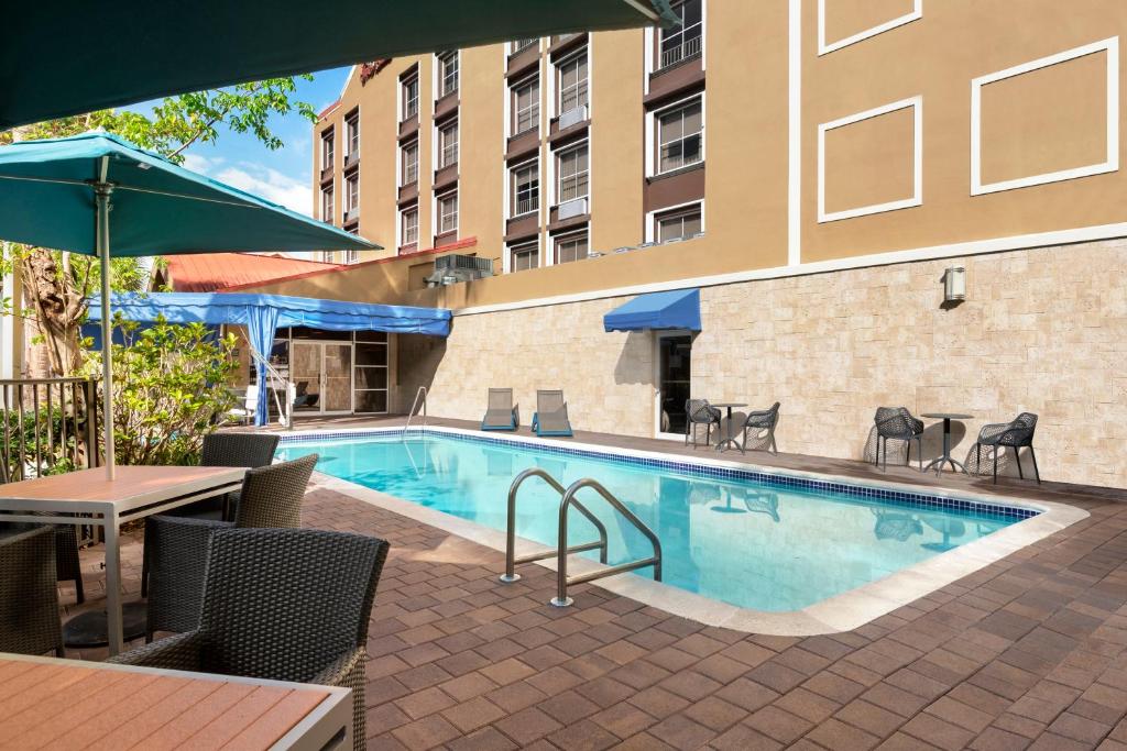 Hampton Inn & Suites Fort Lauderdale Airport image 8